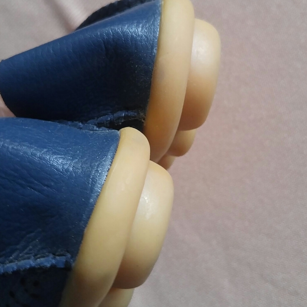 Shoes - Picture 5 of 7